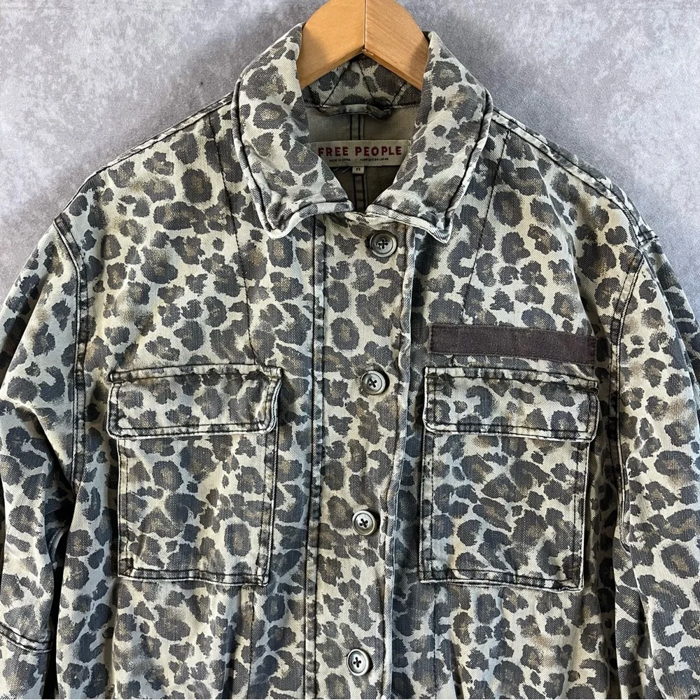 Free People Jacket Women XS Tan Military Field Animal Leopard Print Zip Button - Picture 3 of 14